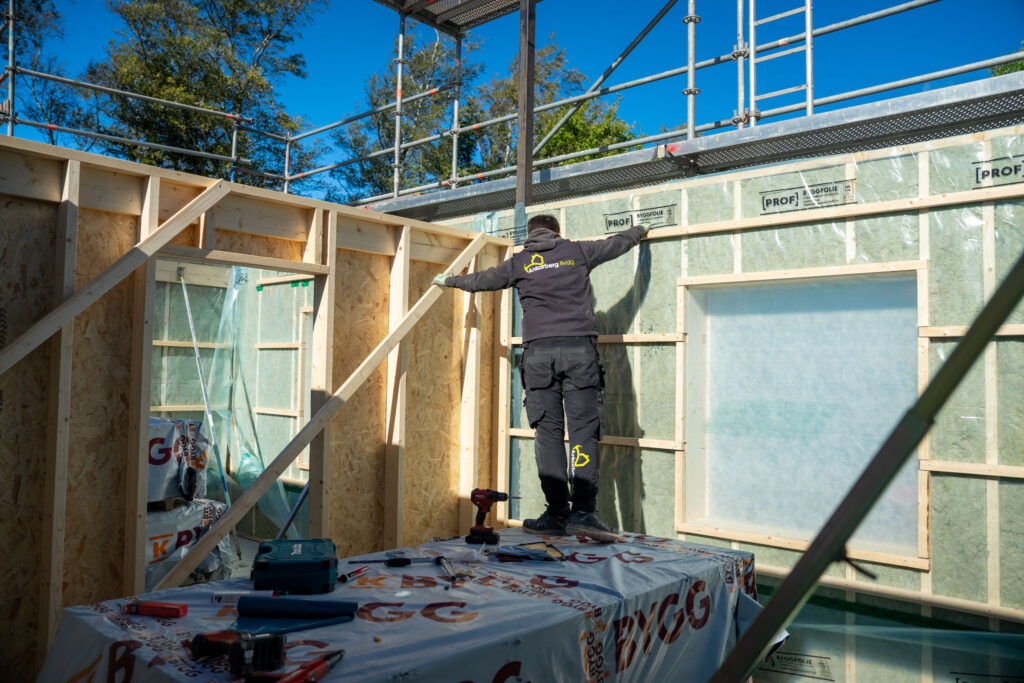 Fasadbyte-träpanel-motala-renovering-ankarberg-bygg